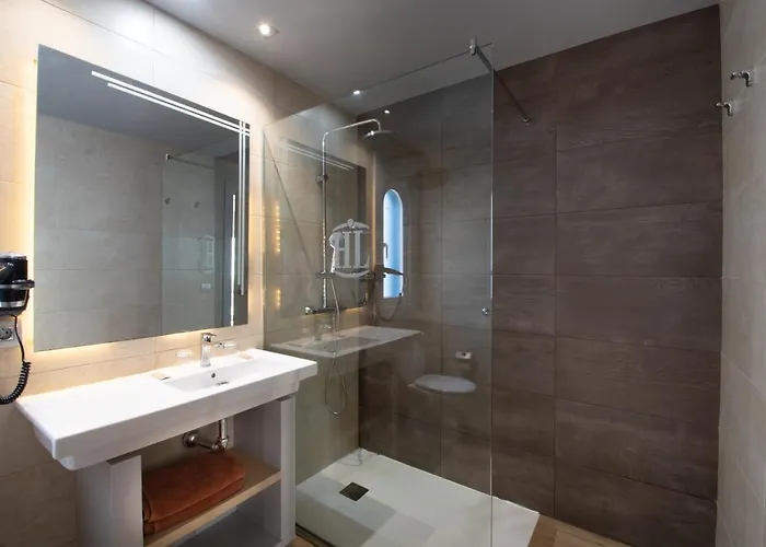 Hl Paradise Island Hotell 4*