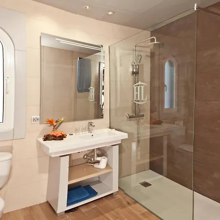 Hl Paradise Island 4*